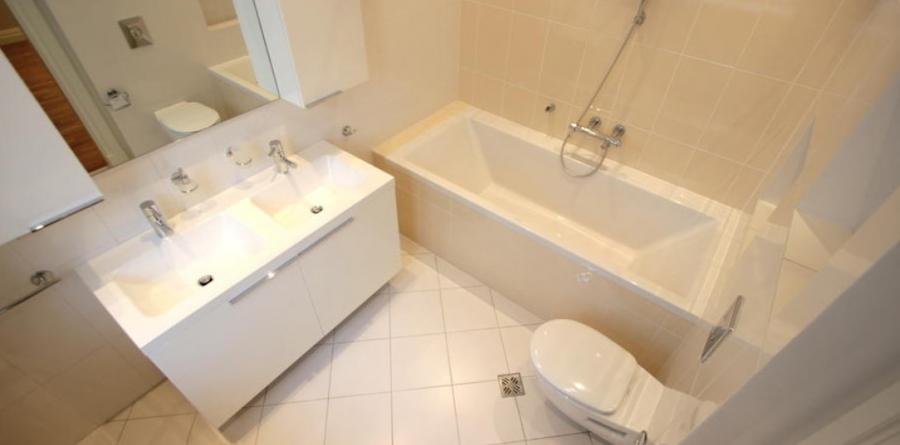 We offer a spacious , modern unfurnished apartment located on 5th floor. 