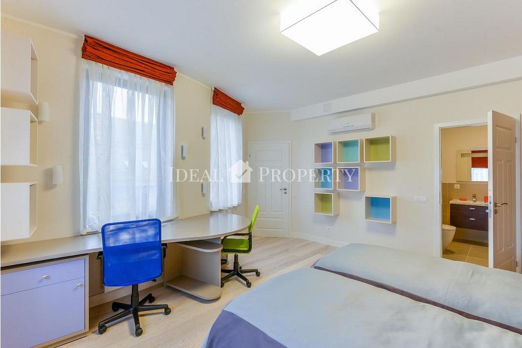 For sale a wonderful two-bedroom apartment with designer renovation in the new project PARK ALLEY.