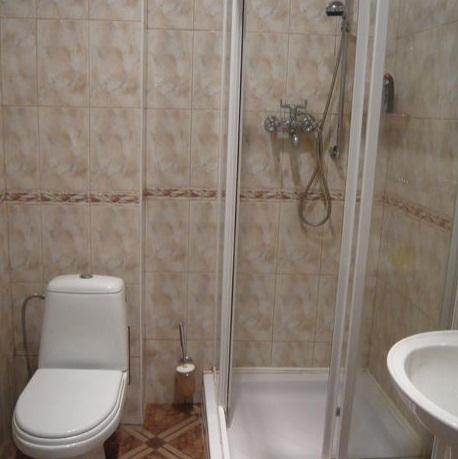 Квартира полностью меблирована и оснащена бытовой техникой.