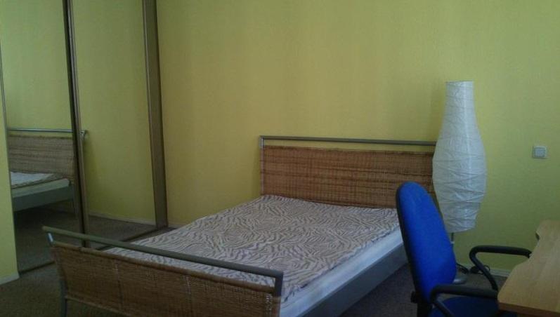 Квартира полностью меблирована и оснащена бытовой техникой.