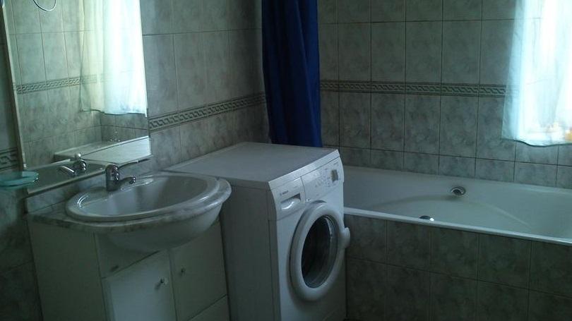 Квартира полностью меблирована и оснащена бытовой техникой.