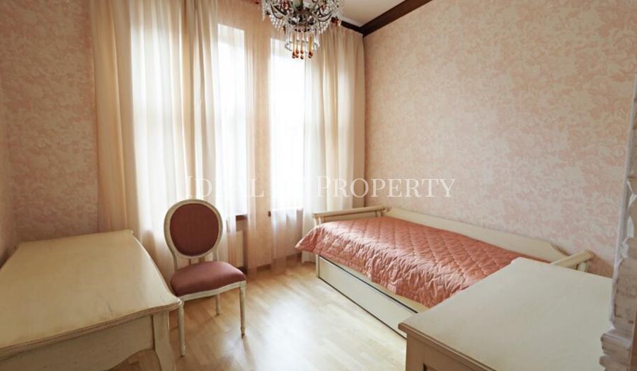 For long rent 2-bedroom apartment on Stabu str ..