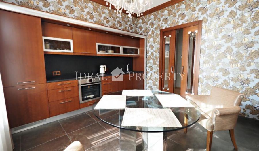 For long rent 2-bedroom apartment on Stabu str ..