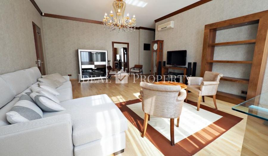 For long rent 2-bedroom apartment on Stabu str ..