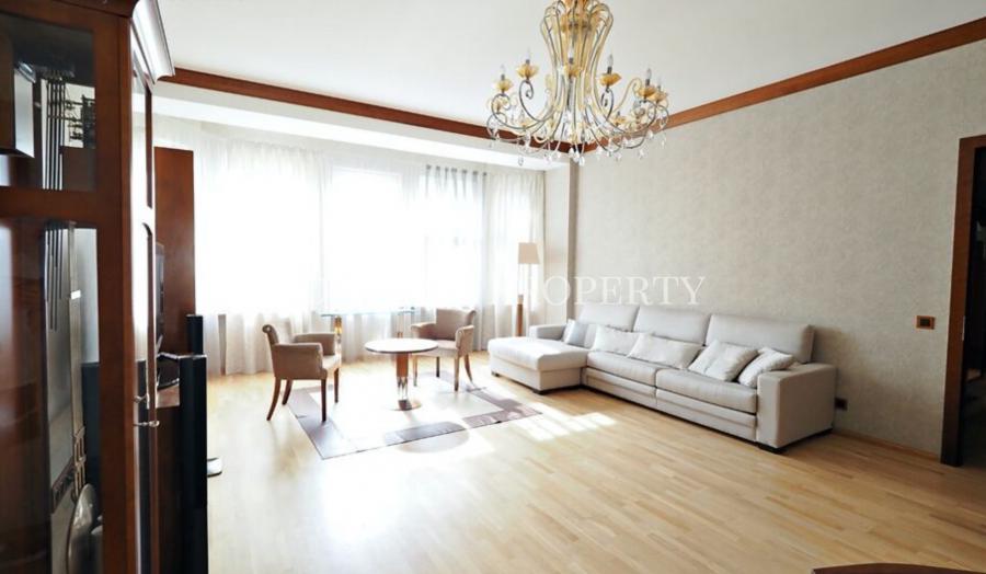 For long rent 2-bedroom apartment on Stabu str ..