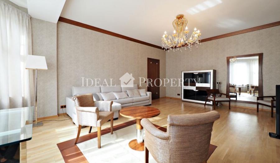 For long rent 2-bedroom apartment on Stabu str ..