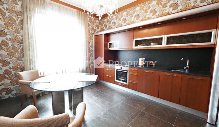 For long rent 2-bedroom apartment on Stabu str ..