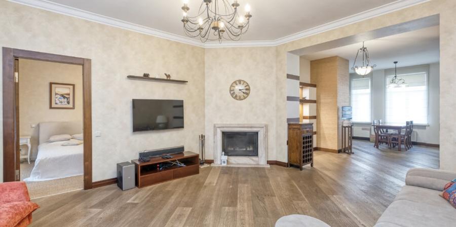 Beautiful apartment in a prestigious area of the embassies, in a completely renovated building.