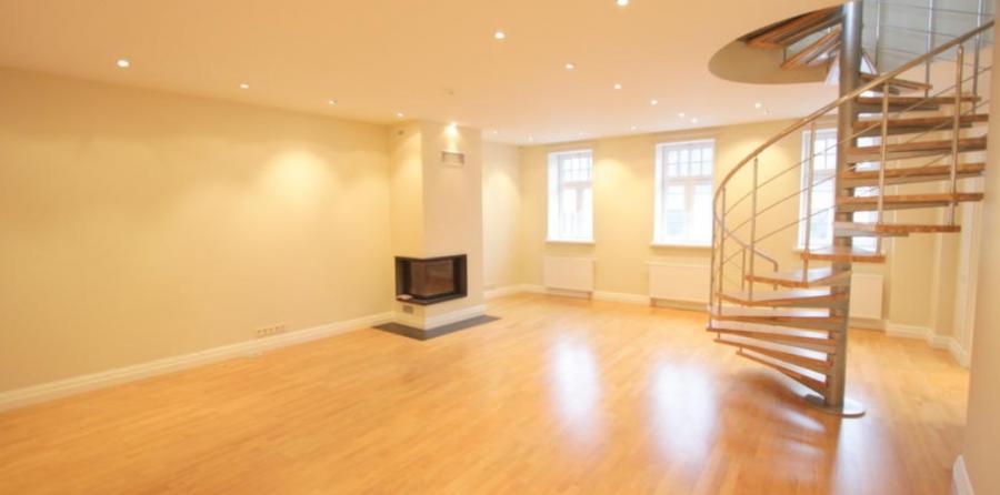 We offer a spacious , modern unfurnished apartment located on 5th floor. 