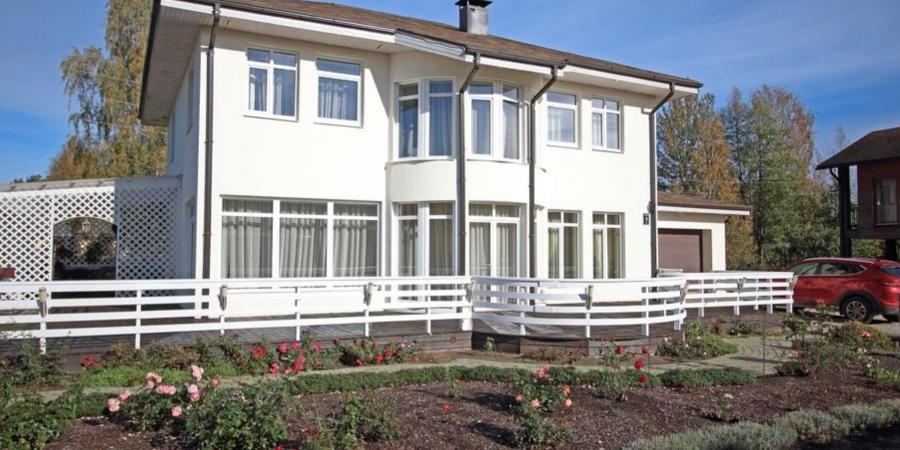 Предлагаем в долгосрочную аренду просторный полностью оборудованный дом. 