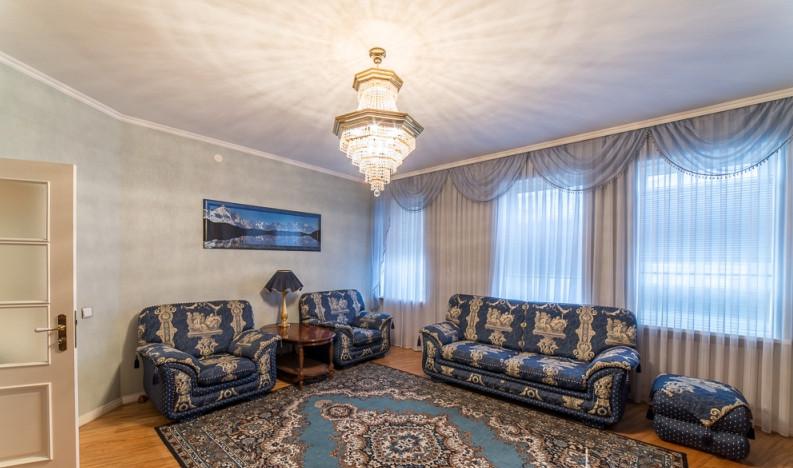 3 story apartment in the center of Riga for sale and rent