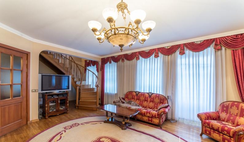 3 story apartment in the center of Riga for sale and rent