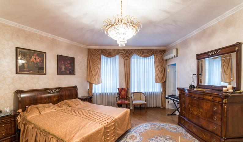 3 story apartment in the center of Riga for sale and rent