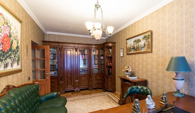 3 story apartment in the center of Riga for sale and rent