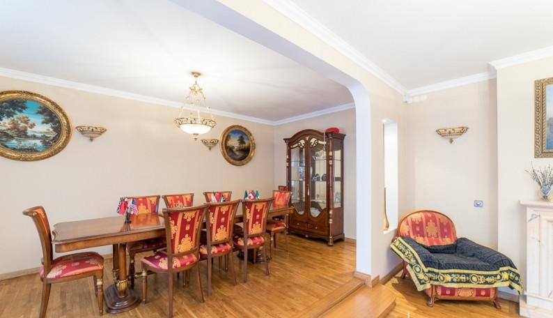 3 story apartment in the center of Riga for sale and rent