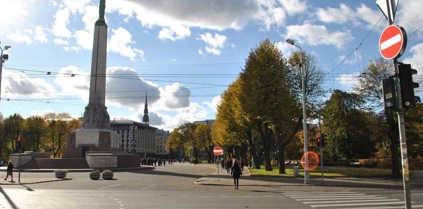 Two bedroom apartment for rent with an exclusive view of Monument of Freedom..