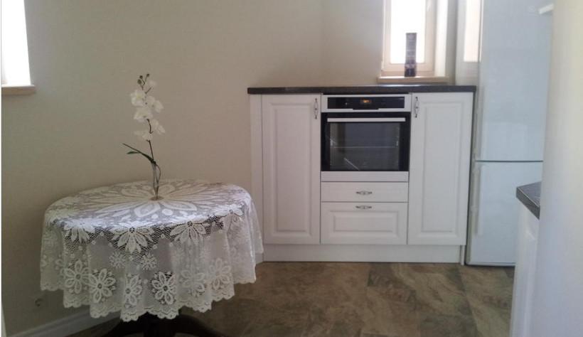 Piedāvājam pardod vai iret  dzīvoklis renovētā ēkā  Strēlnieku iela.