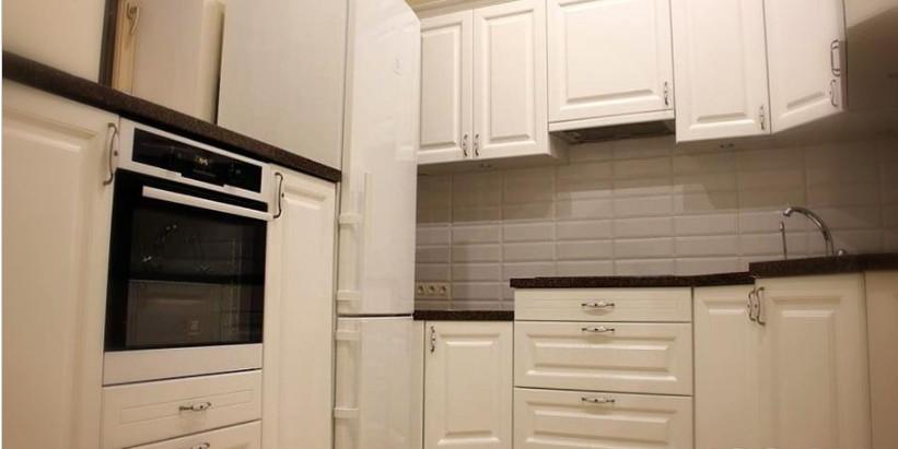 Piedāvājam pardod vai iret  dzīvoklis renovētā ēkā  Strēlnieku iela.