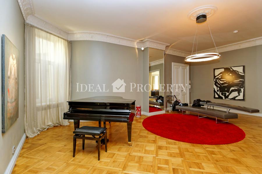 A luxury apartment an Embassy are for sale 