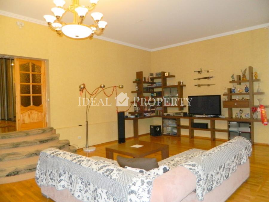 Продаётся или сдаётся в долгосрочную аренду дом в Риге