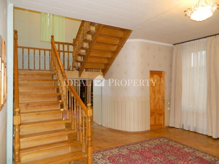 Продаётся или сдаётся в долгосрочную аренду дом в Риге