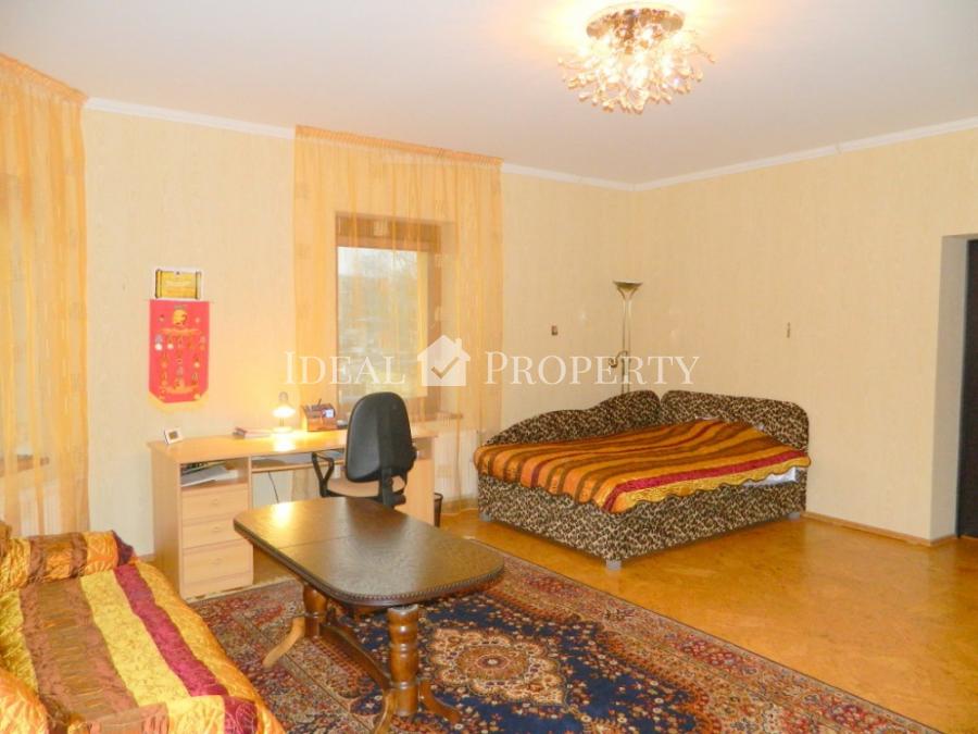 Продаётся или сдаётся в долгосрочную аренду дом в Риге