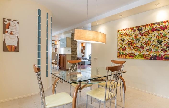 Mēs piedāvājam iznomāt trīsstāvu māju Mēs piedāvājam iznomāt trīsstāvu māju