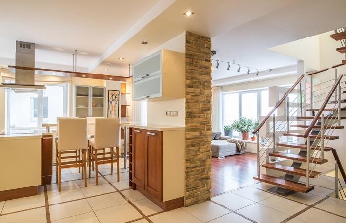 Mēs piedāvājam iznomāt trīsstāvu māju Mēs piedāvājam iznomāt trīsstāvu māju