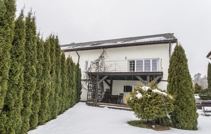 Mēs piedāvājam iznomāt trīsstāvu māju Mēs piedāvājam iznomāt trīsstāvu māju