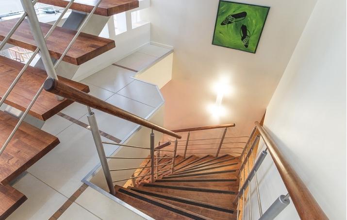 Mēs piedāvājam iznomāt trīsstāvu māju Mēs piedāvājam iznomāt trīsstāvu māju