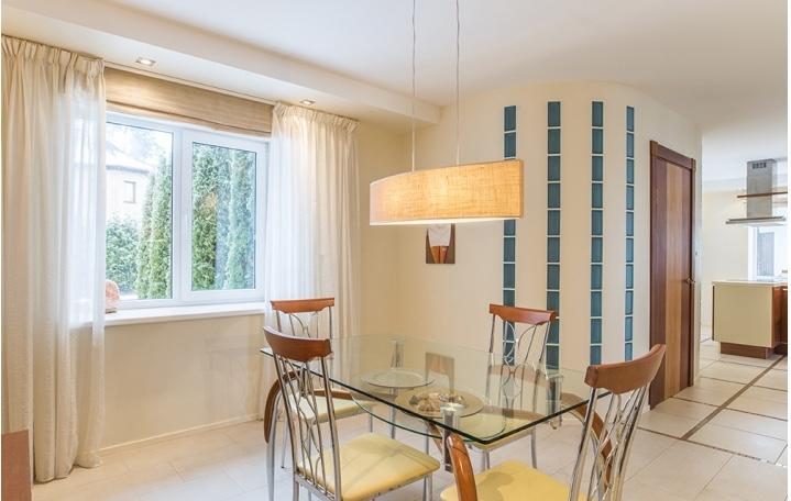 Mēs piedāvājam iznomāt trīsstāvu māju Mēs piedāvājam iznomāt trīsstāvu māju