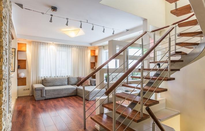 Mēs piedāvājam iznomāt trīsstāvu māju Mēs piedāvājam iznomāt trīsstāvu māju