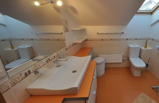 Māja atrodas Jūrmalā, Maiori 500 metru attālumā no jūras. Māja atrodas Jūrmalā, Maiori 500 metru attālumā no jūras.