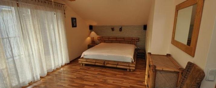 Māja atrodas Jūrmalā, Maiori 500 metru attālumā no jūras. Māja atrodas Jūrmalā, Maiori 500 metru attālumā no jūras.