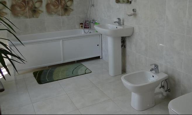 Izīrē jaunu divstāvu māju Vaivari