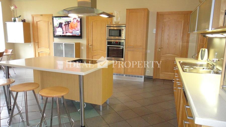 For summer rent specious  house on the shores of Jurmala ..