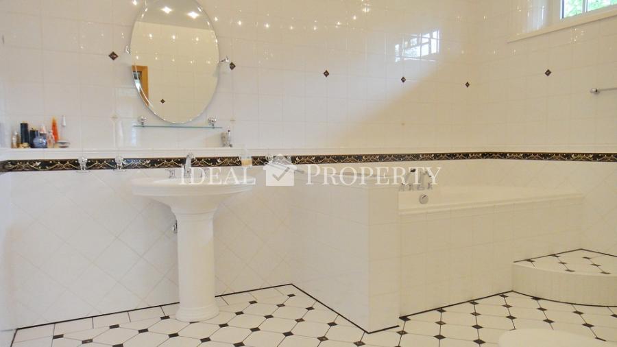 For summer rent specious  house on the shores of Jurmala ..