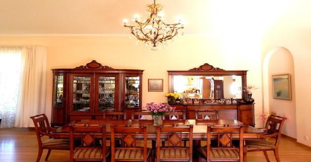 Pārdod privātmāju ar skaistu dārzu pagalmā