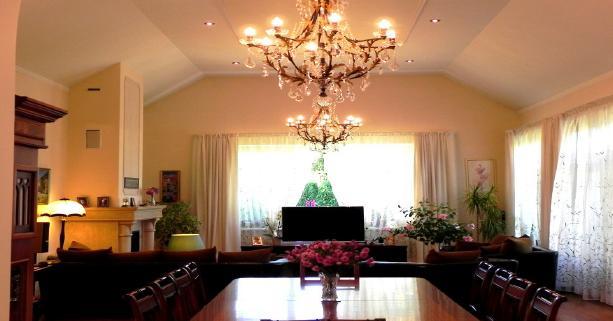 Pārdod privātmāju ar skaistu dārzu pagalmā