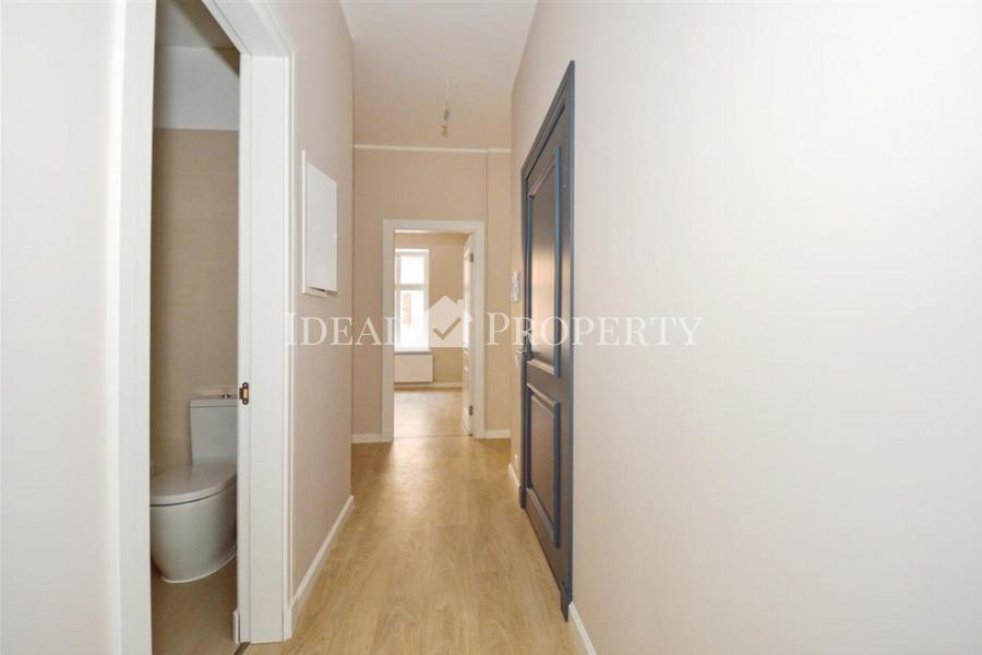 Трехкомнатная квартира на продажу в новом комплексе на ул. Дзирнаву.