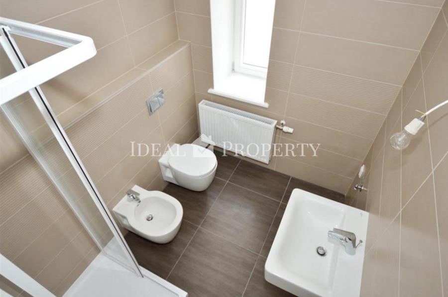 Трехкомнатная квартира на продажу в новом комплексе на ул. Дзирнаву.