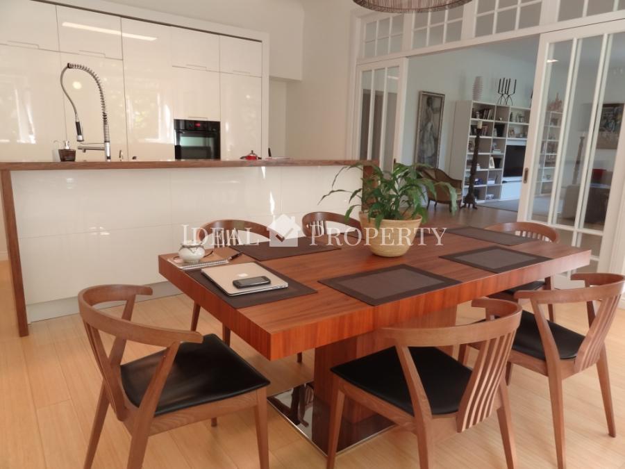 For sale an exclusive apartment in the embassy district at Ausekla street