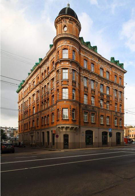 We offer for sale an elegant and exclusive apartment in the center of Riga at Brivibas street