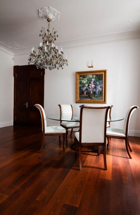 We offer for sale an elegant and exclusive apartment in the center of Riga at Brivibas street