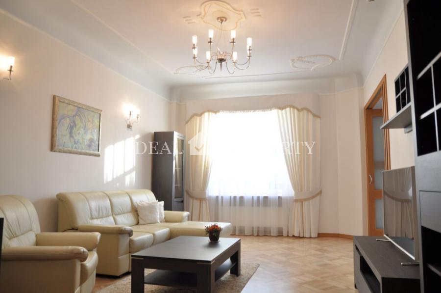 We offer oportunity to buy 4 room apartment at Vilandes str.