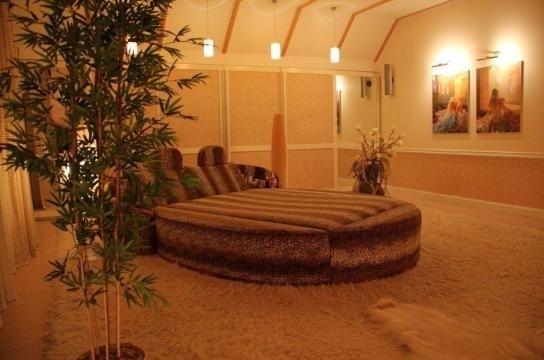 Īpašums atrodas uz Beberbeķu ezera ..