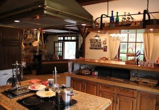 Īpašums atrodas uz Beberbeķu ezera ..