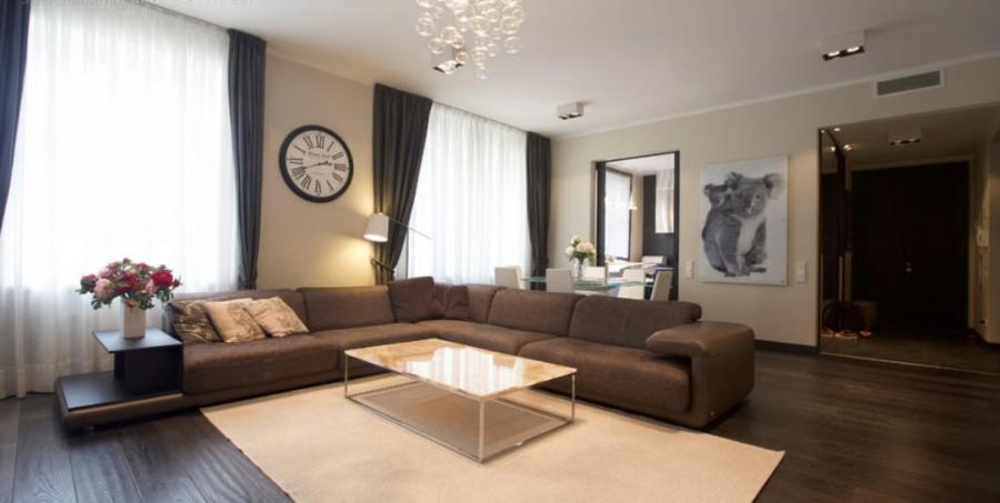 We offer for long-term rent a two-level apartment in the city center. 