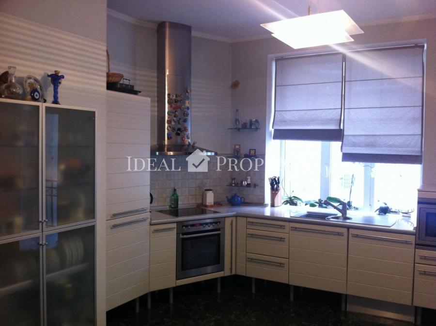 Продаем 3-комнатную квартиру 