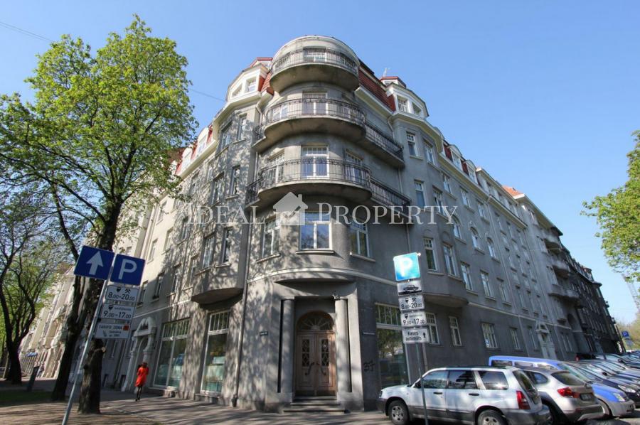 Elegant apartment in the quiet center of Riga, in Art Nouveau building.